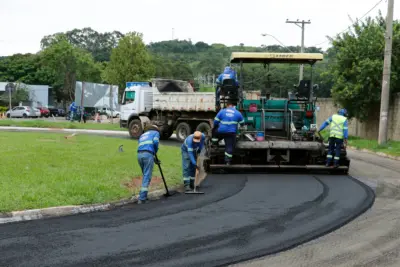 PREFEITURA REALIZA RECAPEAMENTO NA ROTATÓRIA DO CAPOTUNA DA AVENIDA PINTO CATÃO