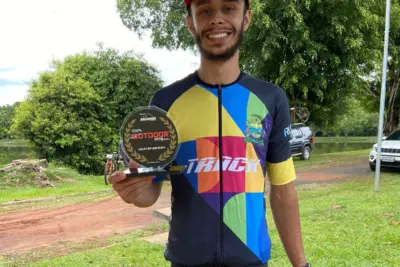 Atleta Gabriel Lazzari representa Pedreira em competição de Mountain Bike