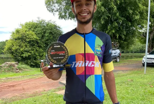 Atleta Gabriel Lazzari representa Pedreira em competição de Mountain Bike