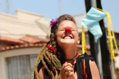 Espetáculo “Saberes de Sabina – SOS Sassá” usa da Palhaçaria protagonizada por mulheres para conscientizar crianças e jovens sobre a violência contra a mulher 