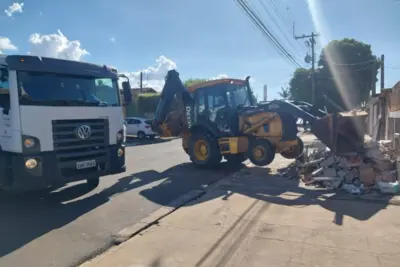 MUTIRÃO DE LIMPEZA DE GALHOS E  ENTULHOS SE APROXIMA DA ETAPA FINAL