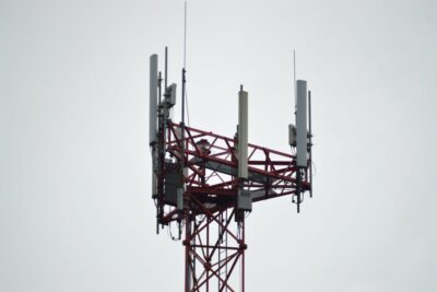 Menos de 8% das cidades brasileiras têm leis de antenas adequadas ao 5G