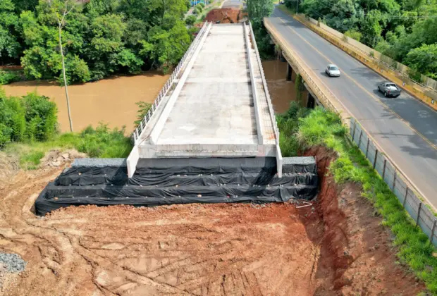 Prefeitura inicia construção da estrutura de gabiões da margem direita da nova ponte da Avenida Brasil 
