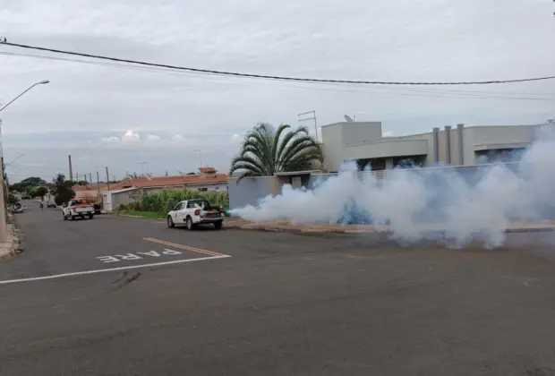 Prefeitura realiza fumacê contra dengue no bairro Itamaraty