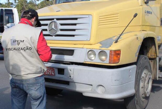 Em Paulínia, Ipem-SP fiscaliza veículos que transportam produtos perigosos e cronotacógrafos