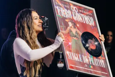 Simone Mendes conquista disco de platina em Portugal