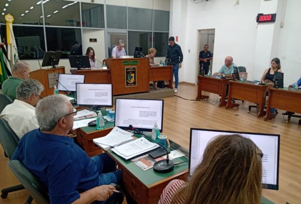 Vereadores de Amparo derrubam veto do prefeito e criam campanha de doação de cordão umbilical