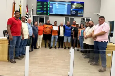 CÂMARA HOMENAGEIA TIME DE FUTEBOL HOLAMBRENSE POR INICIATIVA DE CONSCIENTIZAÇÃO AO AUTISMO