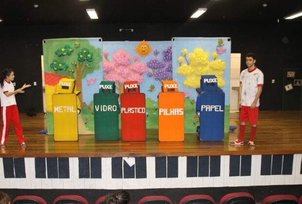 Campinas (SP) recebe espetáculo “Reciclando com as Latas Mágicas” com o objetivo de ensinar crianças sobre a importância de reciclar