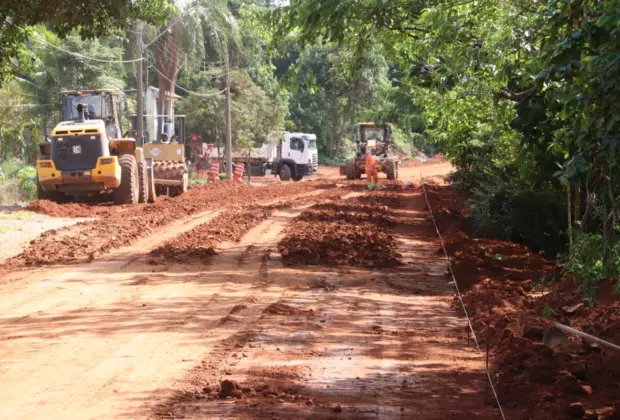 Avançam as obras para a pavimentação asfáltica em trecho da Avenida Brasil
