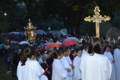 Fiéis católicos de Pedreira e região realizaram a Via Sacra no Morro do Cristo na Sexta-Feira Santa