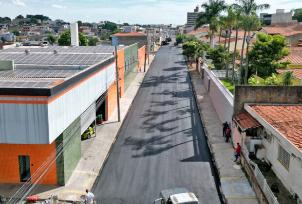 Rua Antônio Emanuel Miachon recebe novo asfalto e rampas de acessibilidade