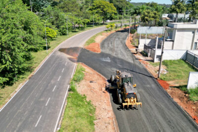 Rua José Bueno Ávila começa a receber pavimentação e via ganha nova alça de acesso