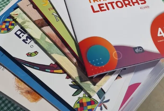 Prefeitura entrega de kits de leitura para alunos do Ensino Fundamental em Amparo