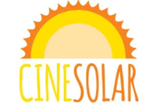 Furgão do CineSolar estaciona em Itapira com sessões de cinema movido a energia solar, pipoca e atrações de graça para todos