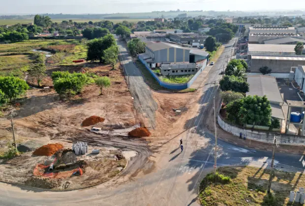 Prefeitura inicia infraestrutura de quatro vias do Distrito Industrial Caruso e local terá 100% das ruas pavimentadas
