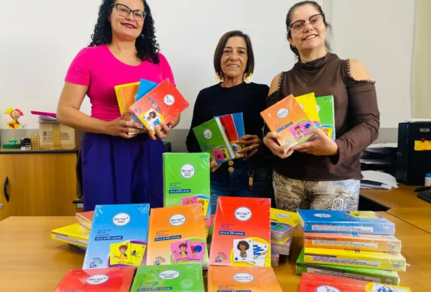 Prefeitura de Artur Nogueira recebe kits de livros em Libras para estudantes com deficiência