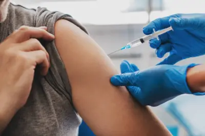 Saúde de SP destaca importância da vacinação contra doenças respiratórias no inverno
