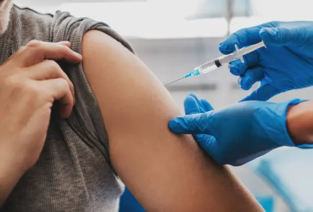 Saúde de SP destaca importância da vacinação contra doenças respiratórias no inverno