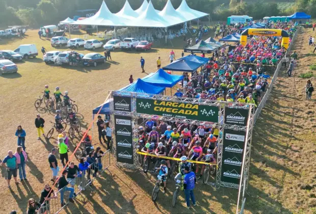 500 ciclistas participam da 11ª Roseira Race e evento arrecada 800 kg de alimentos para doação