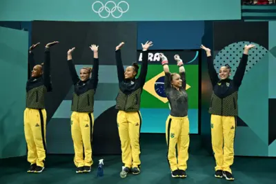 Equipe feminina conquista bronze na ginástica artística em Paris