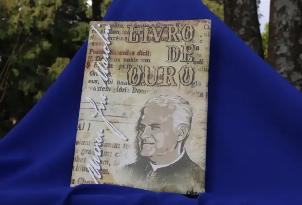 MOGI MIRIM HOMENAGEIA MONSENHOR NARDIN  COM BUSTO COMEMORATIVO NA PRAÇA RUI BARBOSA