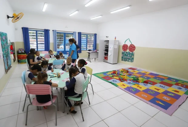 Prefeitura nomeia mais 50 aprovados em concursos públicos; maioria é para a Educação