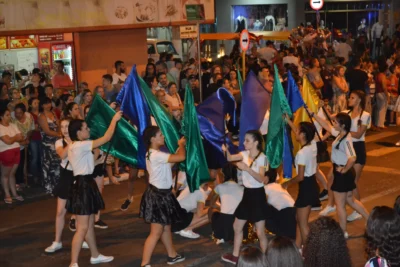 Desfile Cívico em Pedreira comemora o “Dia da Independência” na noite de sexta-feira, 6 de setembro