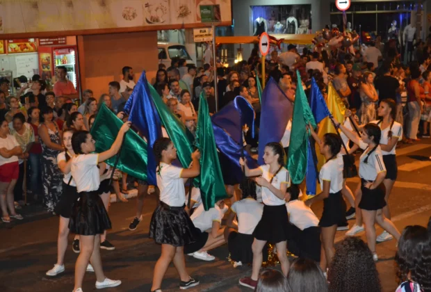 Desfile Cívico em Pedreira comemora o “Dia da Independência” na noite de sexta-feira, 6 de setembro