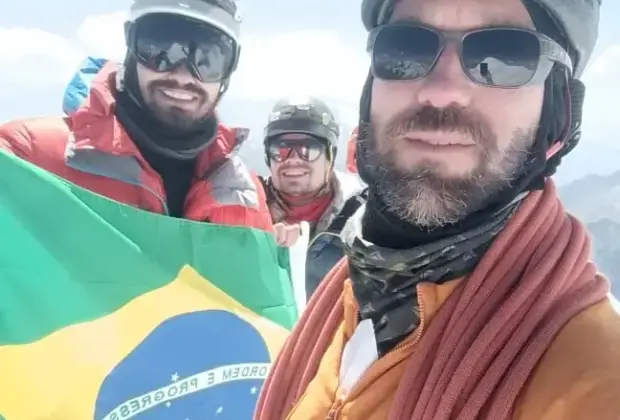 EXPEDIÇÃO COM MOGIANO ALCANÇA CUME HISTÓRICO DO ALPAMAYO NO PERU