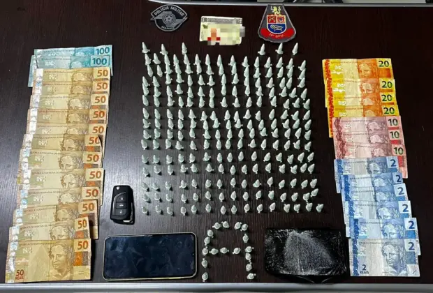   Flagrante de Tráfico de Drogas em Artur Nogueira: Indivíduo de 31 Anos é Detido com 223 Eppendorfs de Cocaína