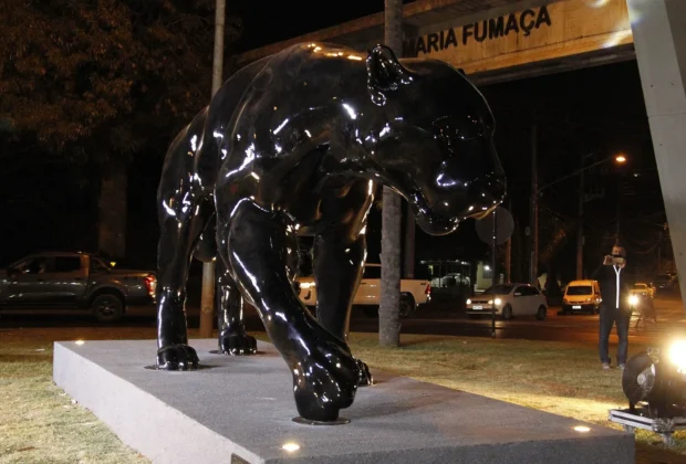 JAGUARIÚNA INAUGURA ESCULTURA ‘JAGUAR NEGRO’ NA AVENIDA MARGINAL