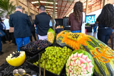 ISA e Ceasa celebram 40 anos de programa que fornece hortifrútis para mais de 100 mil pessoas por mês 