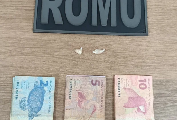 Dois adolescentes são flagrados escondendo pedras de crack durante abordagem da Romu em Artur Nogueira