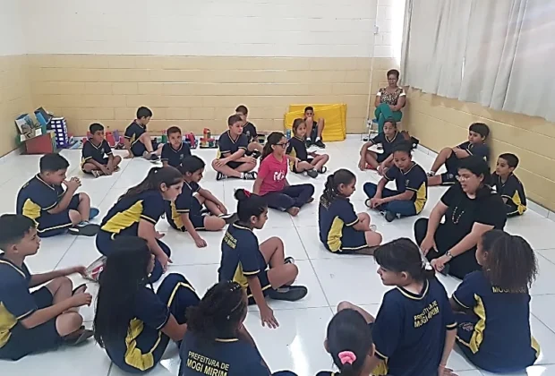 CONTAÇÃO DE HISTÓRIAS PROMOVE EDUCAÇÃO AMBIENTAL PARA ALUNOS DA EMEB ANA ISABEL