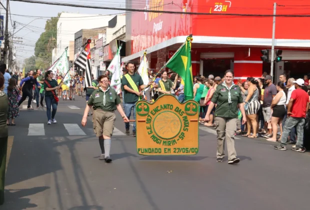 EM MOGI MIRIM  HASTEAMENTO DAS BANDEIRAS E DESFILE MARCAM  COMEMORAÇÕES DA INDEPENDÊNCIA DO BRASIL