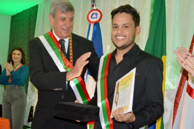 Thiago Aquino recebe maior título de cidadão feirense durante celebração de 191 anos de Feira de Santana