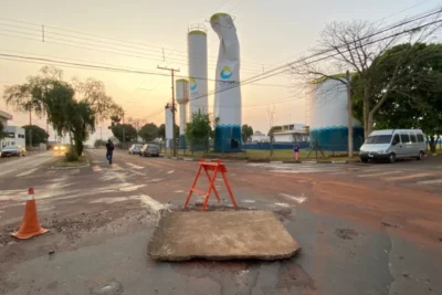 Caixa d’água de 100 mil litros explode durante madrugada em Artur Nogueira e placas vão parar em avenida