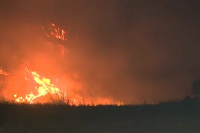  Incêndio em terreno no Jardim Rosália IX mobiliza moradores e Corpo de Bombeiros em Campinas