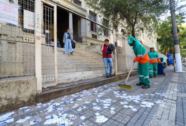 Eleição: mais de 12 toneladas de panfletos e “santinhos” foram recolhidos de ruas e calçadas