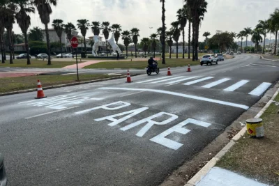 MOBILIDADE URBANA REALIZA SERVIÇOS DE PINTURA DE SINALIZAÇÃO DE SOLO NESTA QUINTA