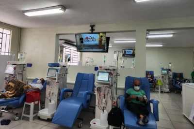 Saúde instala TVs e passa a disponibilizar internet gratuita para pacientes do Centro de Hemodiálise