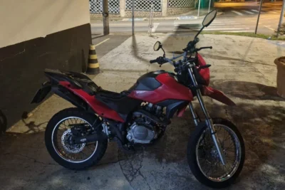 Prisão em Flagrante em Jaguariúna: Motociclista Detido por Embriaguez e Adulteração de Sinais Identificadores de Veículo