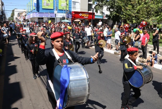 HASTEAMENTO DA BANDEIRA E DESFILE ABREM  COMEMORAÇÕES PELOS 255 ANOS DE MOGI MIRIM