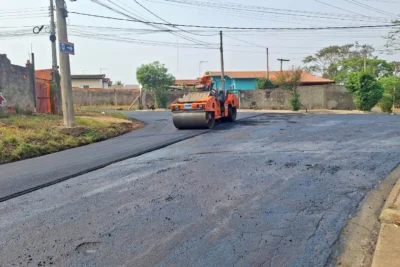 Estrada Policarpo Albino Canato é contemplada com novo asfalto em 790,50 metros lineares de extensão