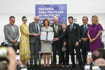 Rainha da Suécia assina protocolo de serviço inédito para crianças e adolescentes em Campinas