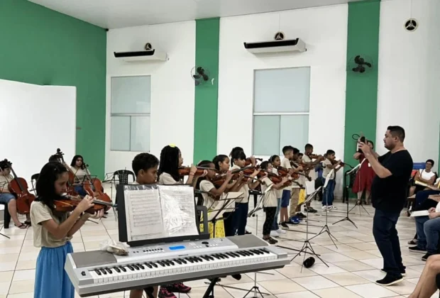 ALUNOS DO PROJETO GURI ENCERRAM 2º SEMESTRE COM APRESENTAÇÃO MUSICAL