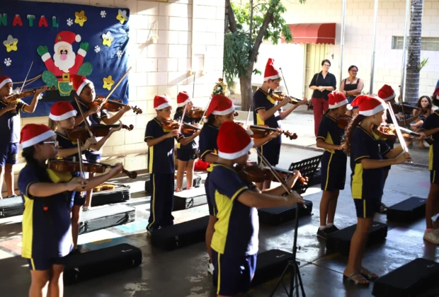 ESTUDANTES MOSTRAM SEU TALENTO COM  APRESENTAÇÃO DO PROJETO ‘VIOLINOS DO FUTURO’