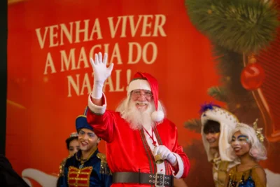 Público de 8 mil pessoas prestigia chegada do Papai Noel na Ceasa