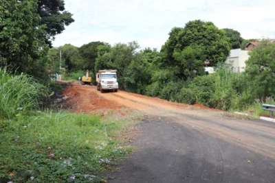 Começam as obras para o asfaltamento de último trecho da Avenida Brasil sem acesso ao tráfego